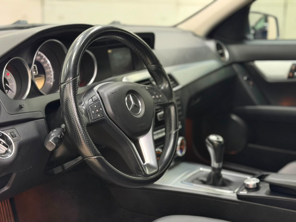 Mercedes-Benz C-Class C200 — foto 8